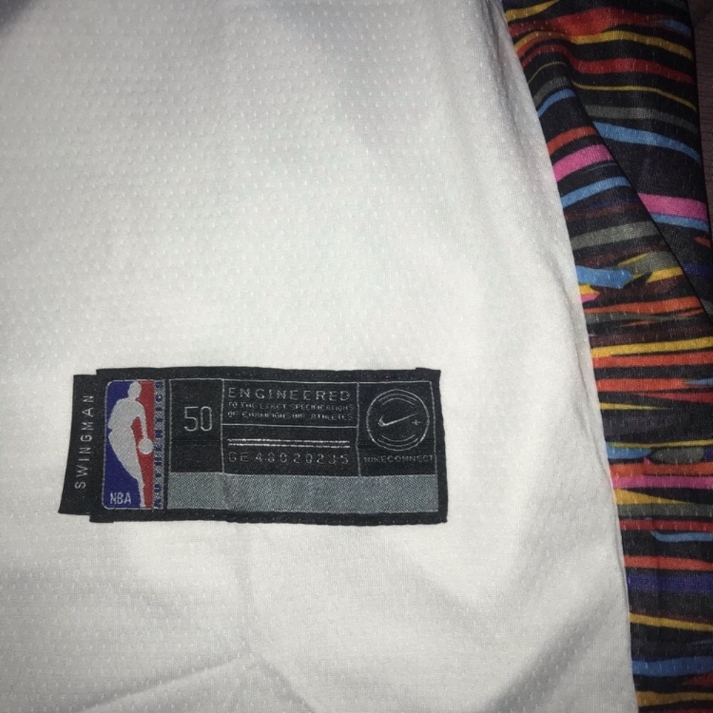 Kyrie Irving jersey - Picture 1 of 3